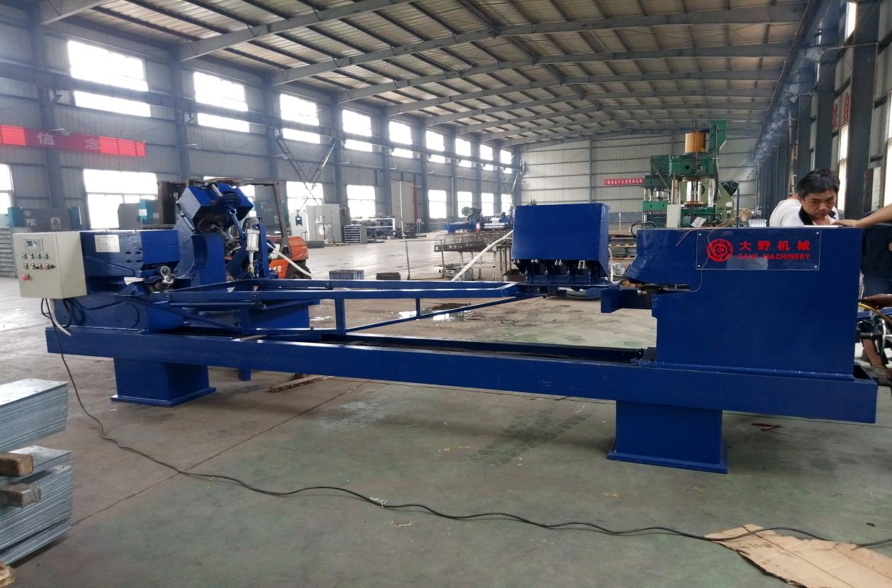 新鄉(xiāng)市大野機(jī)械制造有限公司對(duì)料塔扇形彎邊機(jī)的開發(fā)研制，升級(jí)換代的變化。